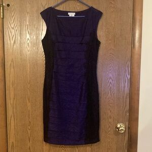 Gorgeous Sleeveless purple, lined dress w black lace on sides